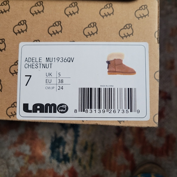 Lamo Water & Stain Resistant Suede Short Boots Adele Chestnut Size-7. Used once. - Picture 10 of 10